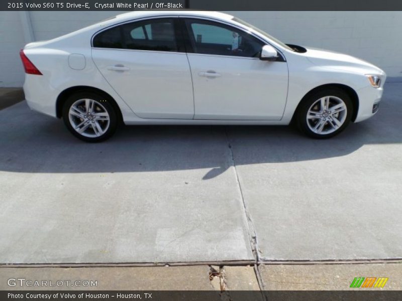 Crystal White Pearl / Off-Black 2015 Volvo S60 T5 Drive-E