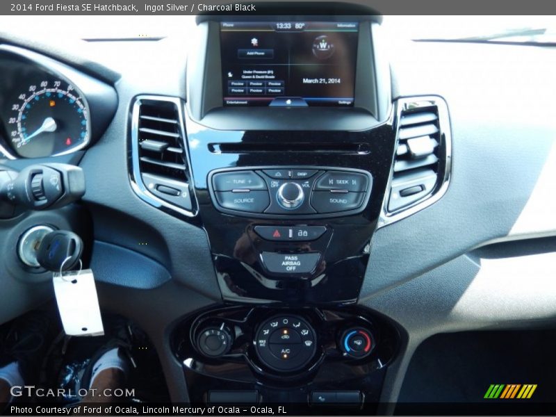 Ingot Silver / Charcoal Black 2014 Ford Fiesta SE Hatchback