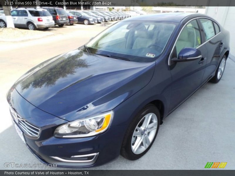 Front 3/4 View of 2015 S60 T5 Drive-E