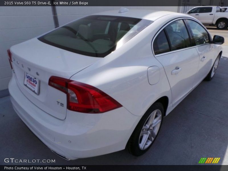 Ice White / Soft Beige 2015 Volvo S60 T5 Drive-E