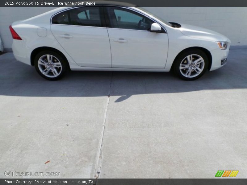 Ice White / Soft Beige 2015 Volvo S60 T5 Drive-E