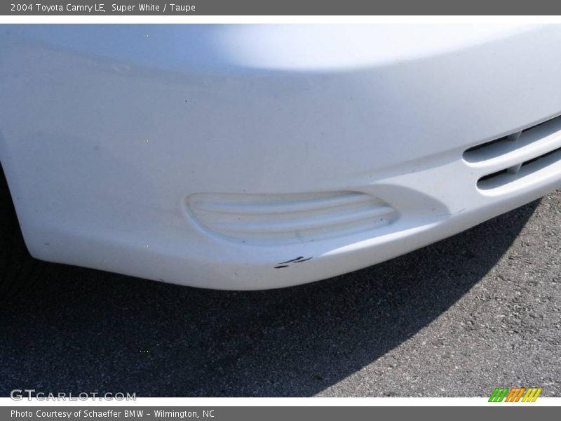 Super White / Taupe 2004 Toyota Camry LE