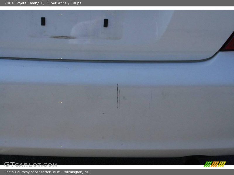 Super White / Taupe 2004 Toyota Camry LE