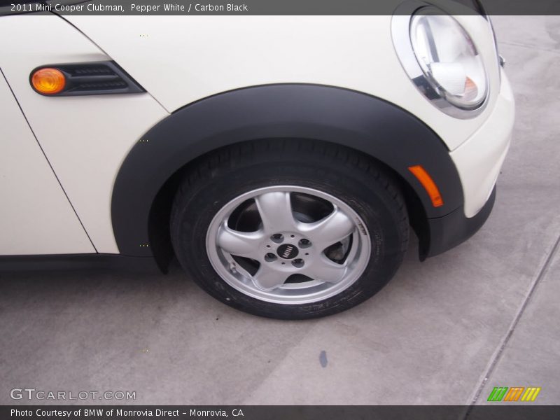 Pepper White / Carbon Black 2011 Mini Cooper Clubman