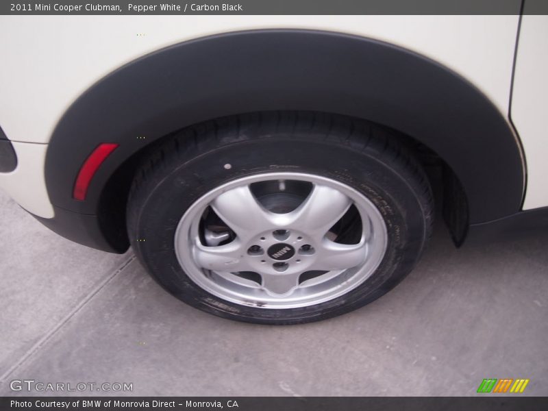 Pepper White / Carbon Black 2011 Mini Cooper Clubman