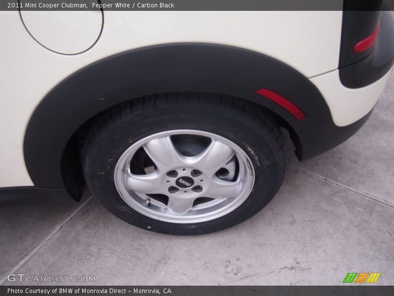 Pepper White / Carbon Black 2011 Mini Cooper Clubman
