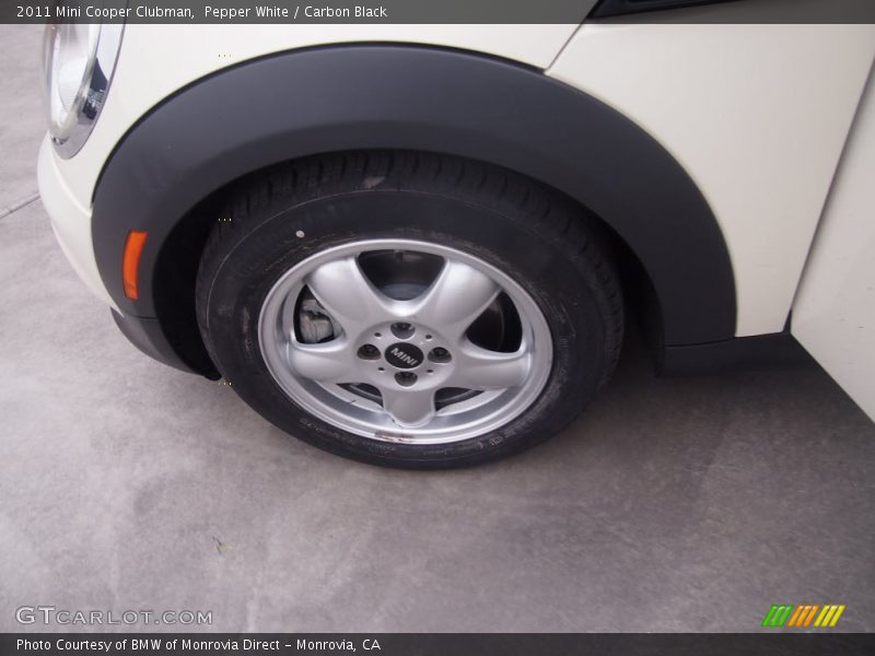 Pepper White / Carbon Black 2011 Mini Cooper Clubman