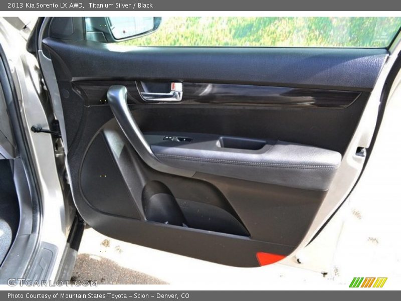 Titanium Silver / Black 2013 Kia Sorento LX AWD