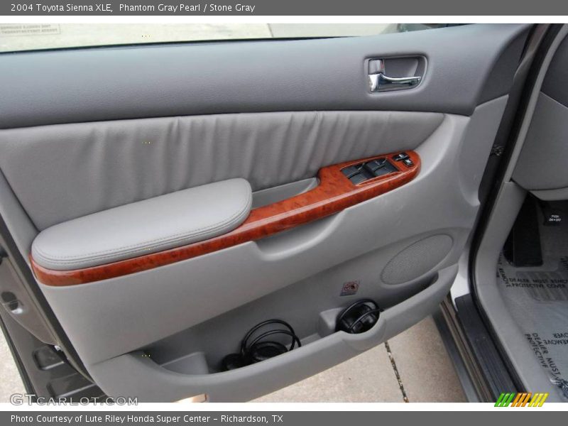 Phantom Gray Pearl / Stone Gray 2004 Toyota Sienna XLE