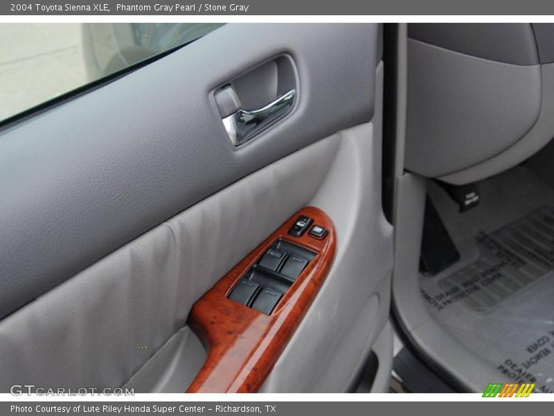 Phantom Gray Pearl / Stone Gray 2004 Toyota Sienna XLE