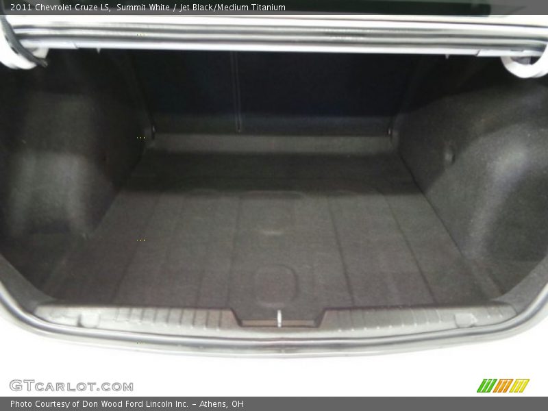 Summit White / Jet Black/Medium Titanium 2011 Chevrolet Cruze LS