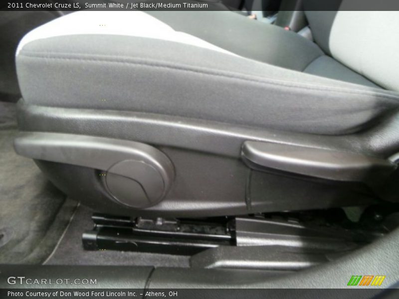 Summit White / Jet Black/Medium Titanium 2011 Chevrolet Cruze LS