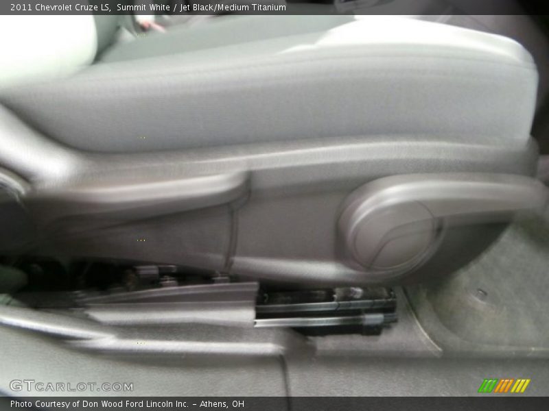 Summit White / Jet Black/Medium Titanium 2011 Chevrolet Cruze LS