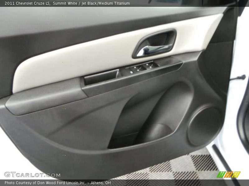 Summit White / Jet Black/Medium Titanium 2011 Chevrolet Cruze LS
