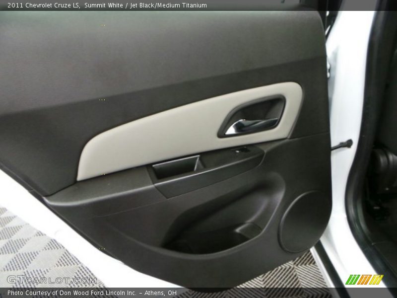 Summit White / Jet Black/Medium Titanium 2011 Chevrolet Cruze LS
