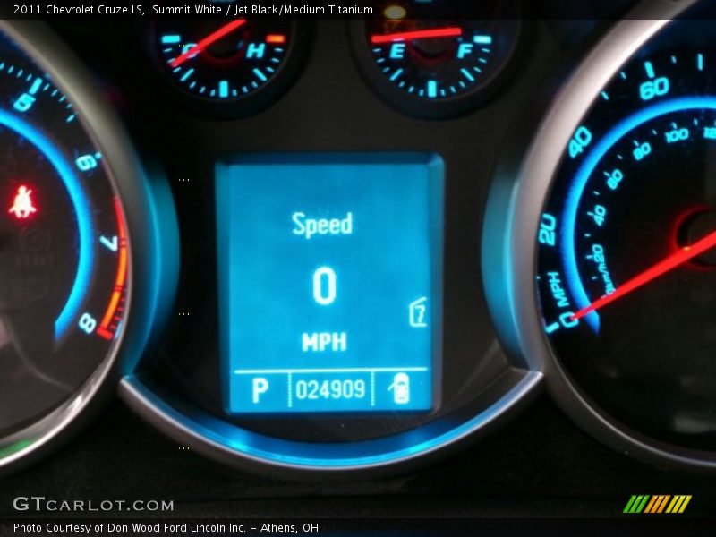 Summit White / Jet Black/Medium Titanium 2011 Chevrolet Cruze LS