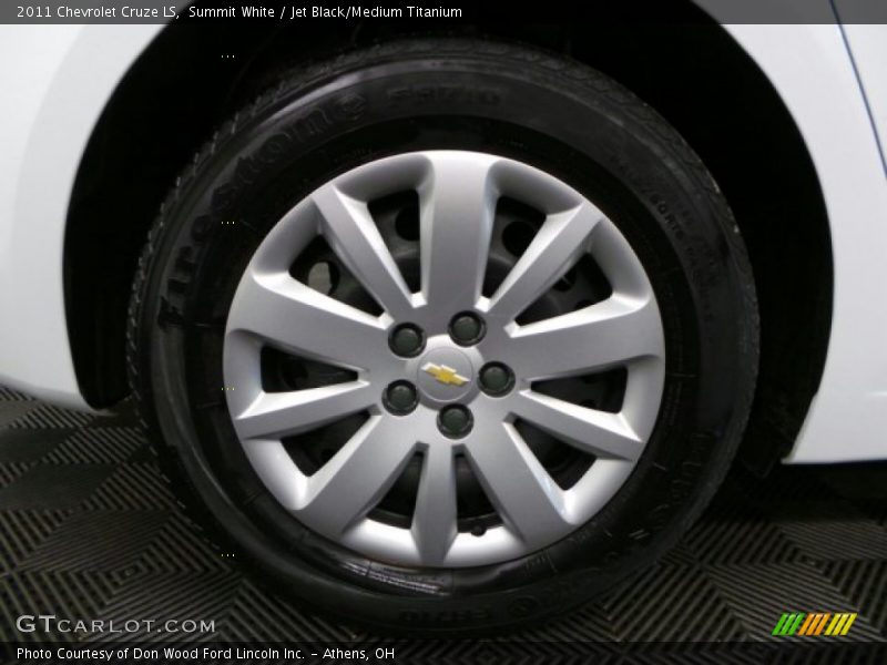 Summit White / Jet Black/Medium Titanium 2011 Chevrolet Cruze LS