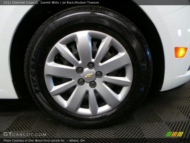 Summit White / Jet Black/Medium Titanium 2011 Chevrolet Cruze LS