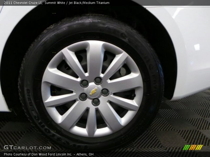 Summit White / Jet Black/Medium Titanium 2011 Chevrolet Cruze LS
