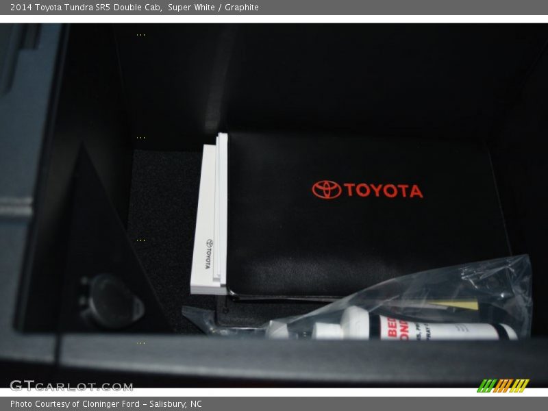 Super White / Graphite 2014 Toyota Tundra SR5 Double Cab