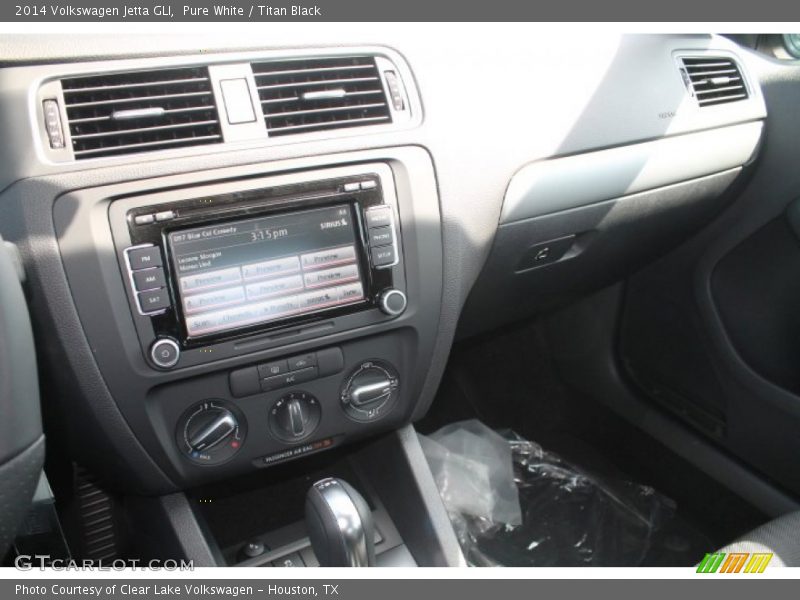 Pure White / Titan Black 2014 Volkswagen Jetta GLI