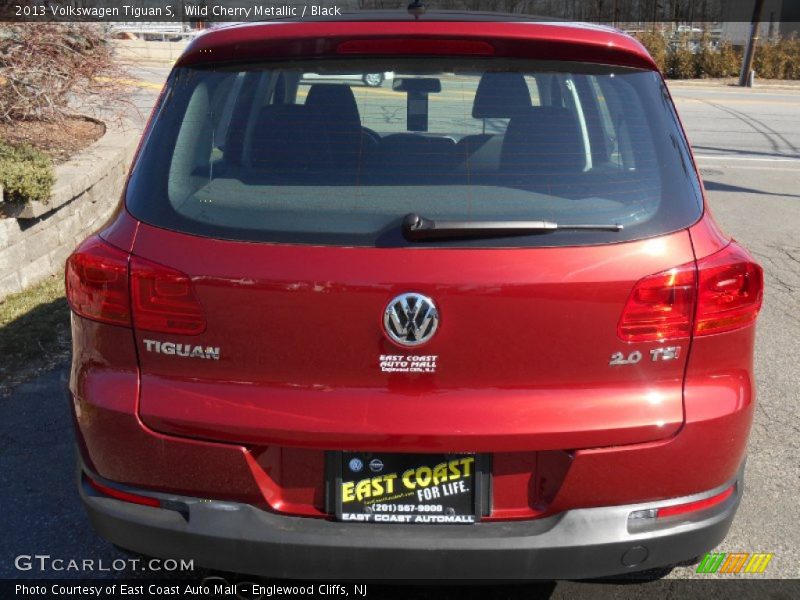 Wild Cherry Metallic / Black 2013 Volkswagen Tiguan S