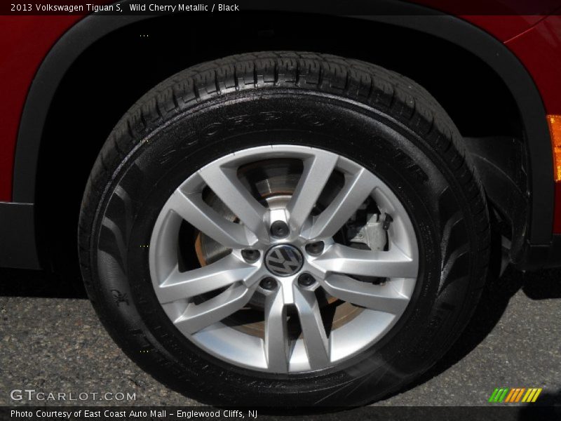 Wild Cherry Metallic / Black 2013 Volkswagen Tiguan S
