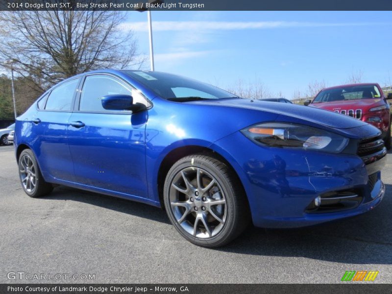 Front 3/4 View of 2014 Dart SXT