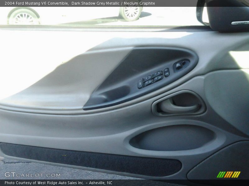 Door Panel of 2004 Mustang V6 Convertible