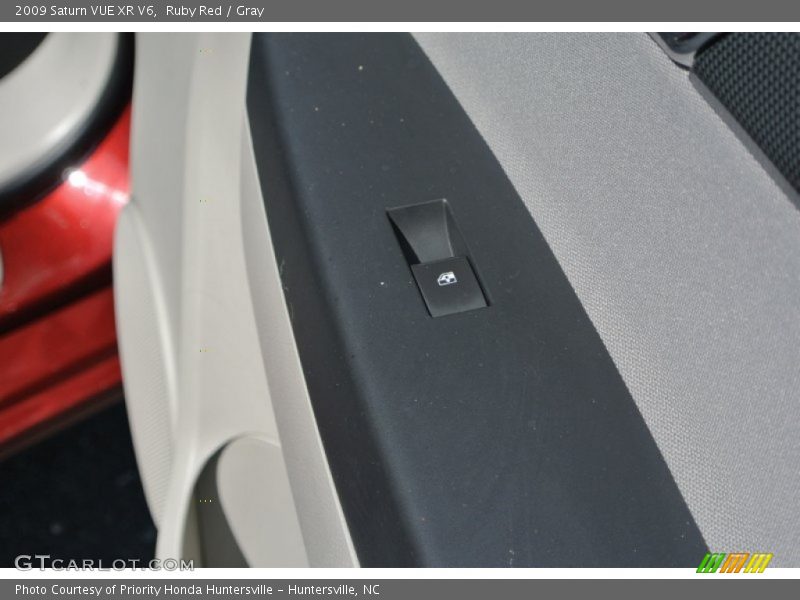 Ruby Red / Gray 2009 Saturn VUE XR V6