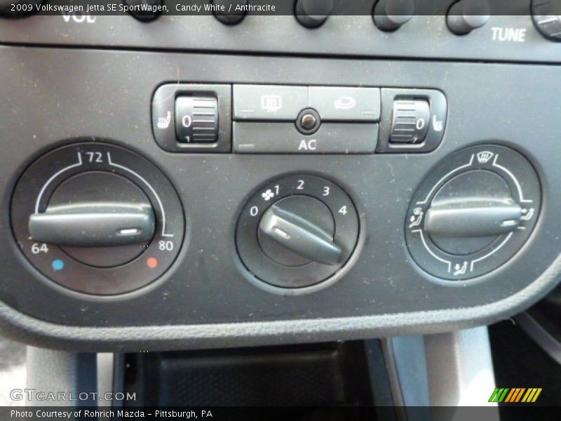 Controls of 2009 Jetta SE SportWagen