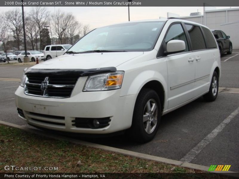 Front 3/4 View of 2008 Grand Caravan SXT