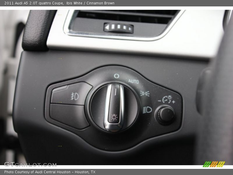 Controls of 2011 A5 2.0T quattro Coupe