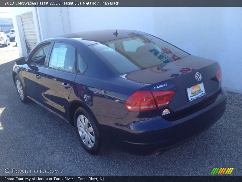 Night Blue Metallic / Titan Black 2013 Volkswagen Passat 2.5L S