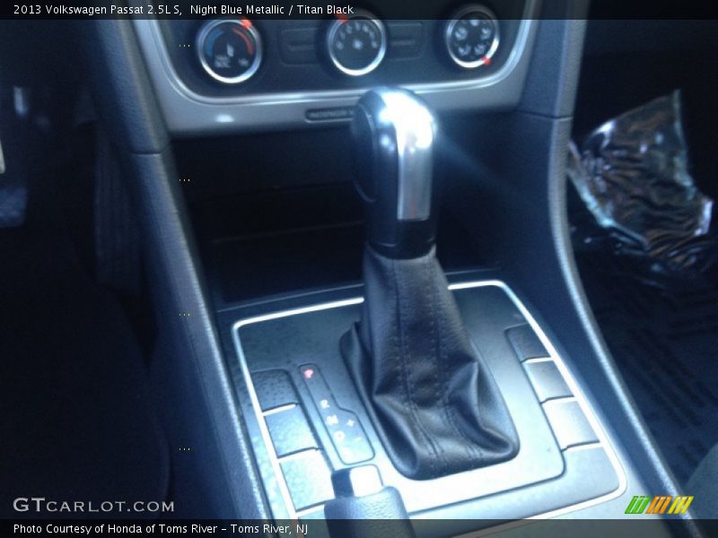 Night Blue Metallic / Titan Black 2013 Volkswagen Passat 2.5L S