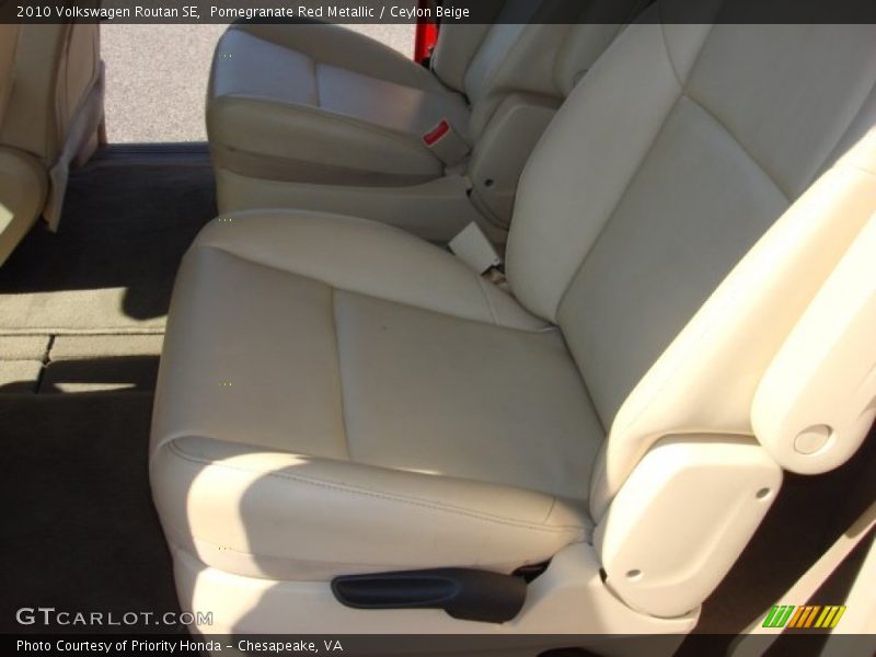 Pomegranate Red Metallic / Ceylon Beige 2010 Volkswagen Routan SE
