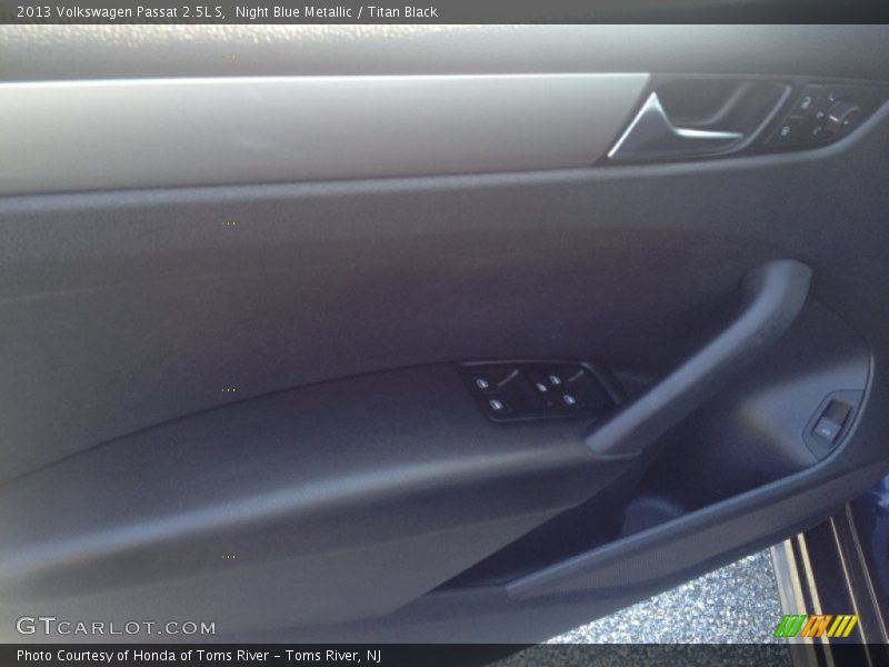Night Blue Metallic / Titan Black 2013 Volkswagen Passat 2.5L S