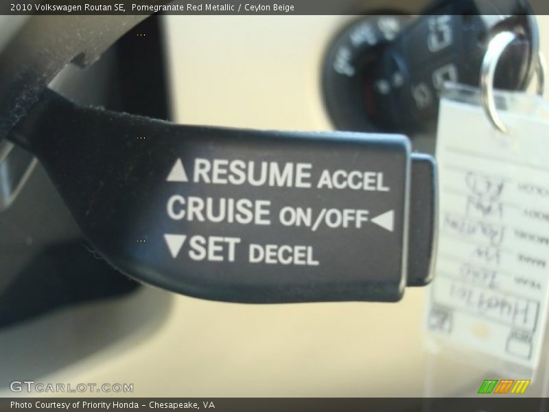 Pomegranate Red Metallic / Ceylon Beige 2010 Volkswagen Routan SE