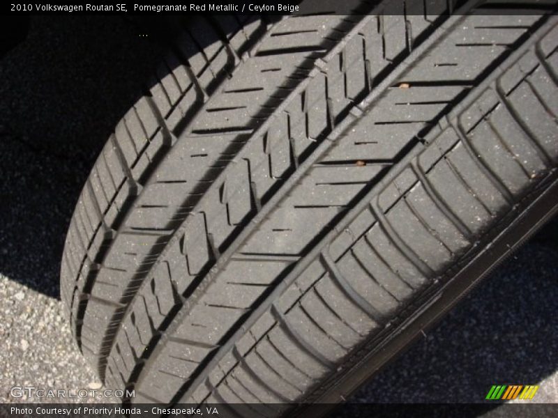 Pomegranate Red Metallic / Ceylon Beige 2010 Volkswagen Routan SE