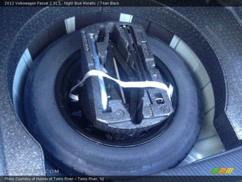 Night Blue Metallic / Titan Black 2013 Volkswagen Passat 2.5L S