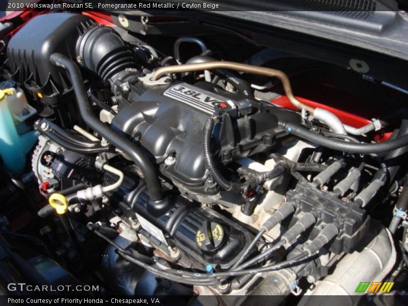 Pomegranate Red Metallic / Ceylon Beige 2010 Volkswagen Routan SE