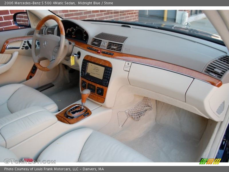 Dashboard of 2006 S 500 4Matic Sedan