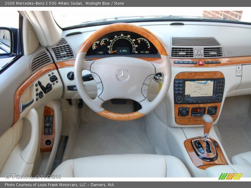 Dashboard of 2006 S 500 4Matic Sedan