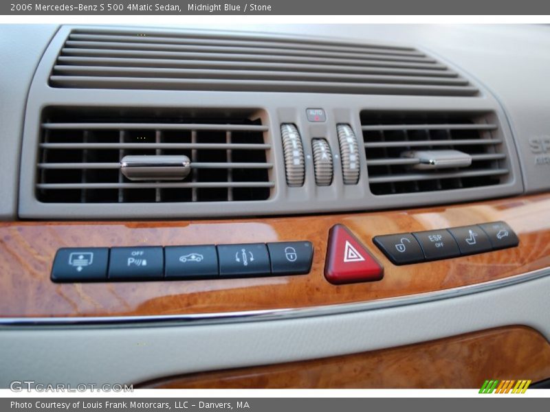 Controls of 2006 S 500 4Matic Sedan