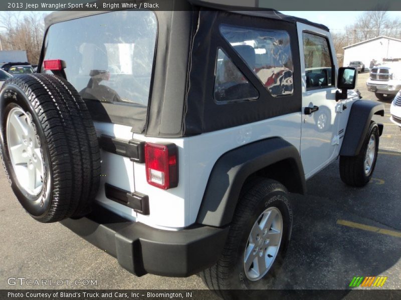 Bright White / Black 2013 Jeep Wrangler Sport 4x4