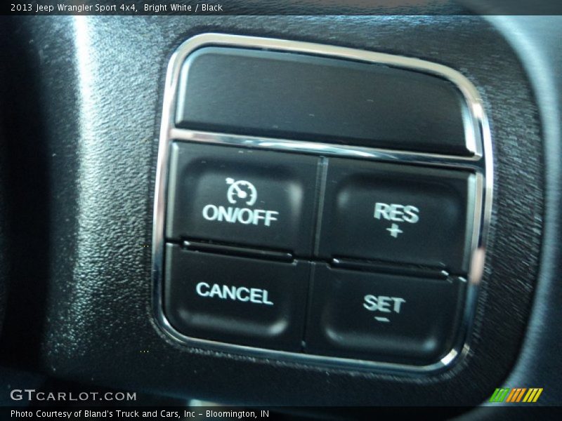 Bright White / Black 2013 Jeep Wrangler Sport 4x4