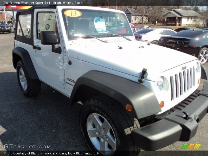 Bright White / Black 2013 Jeep Wrangler Sport 4x4