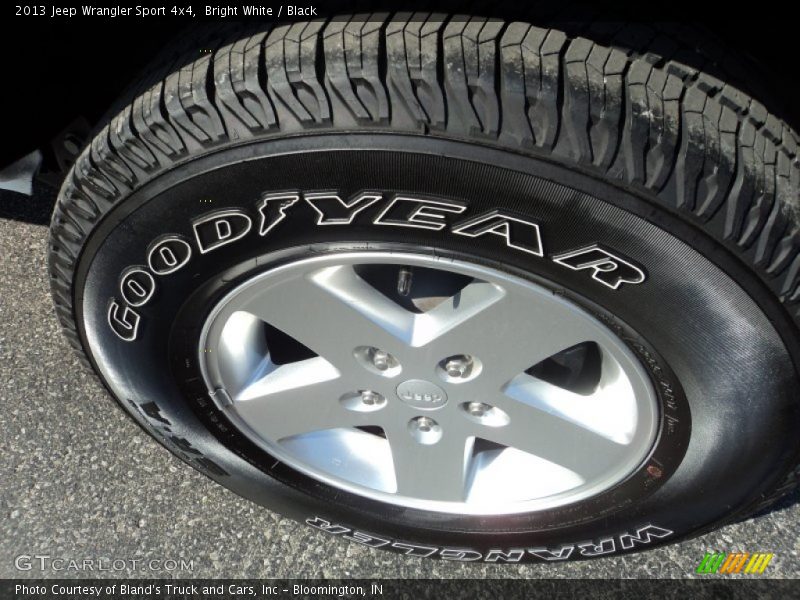 Bright White / Black 2013 Jeep Wrangler Sport 4x4