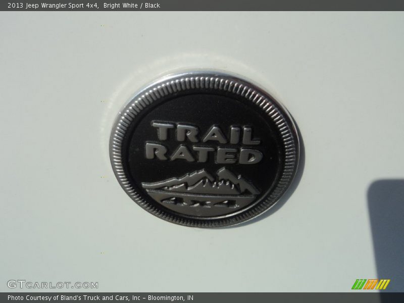 Bright White / Black 2013 Jeep Wrangler Sport 4x4