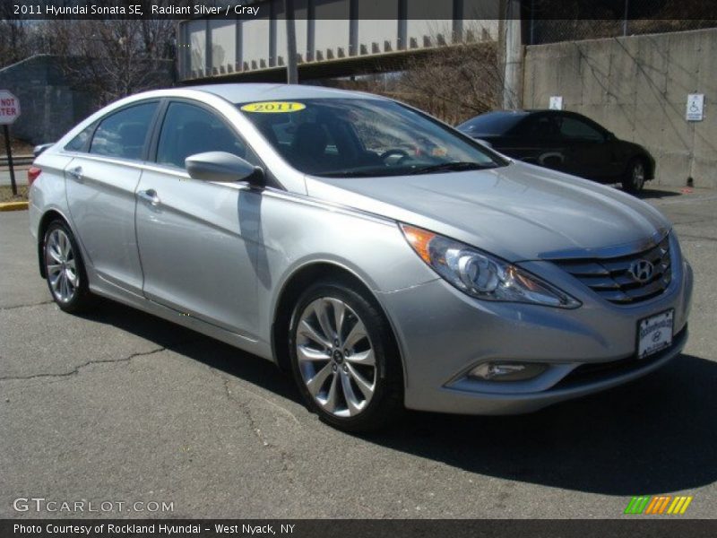 Radiant Silver / Gray 2011 Hyundai Sonata SE